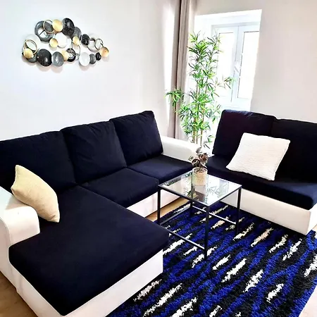 Big, Cozy, Flat ליסבון