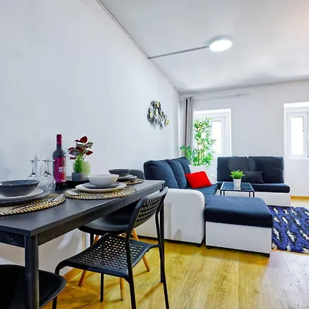 Big, Cozy, Flat Лиссабон